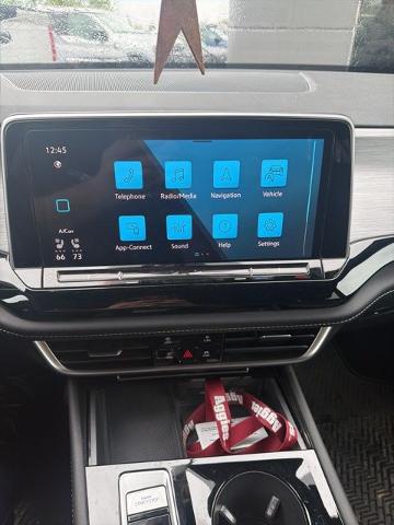 2024 Volkswagen Atlas Cross Sport 2.0T SE w/Technology