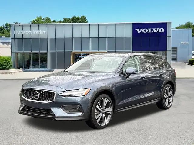 2025 Volvo V60 Cross Country Plus, B5 AWD Gas (mild hybrid) for sale in Wappingers Falls, NY