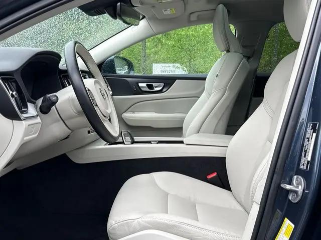 2025 Volvo V60 Cross Country Plus, B5 AWD Gas (mild hybrid)