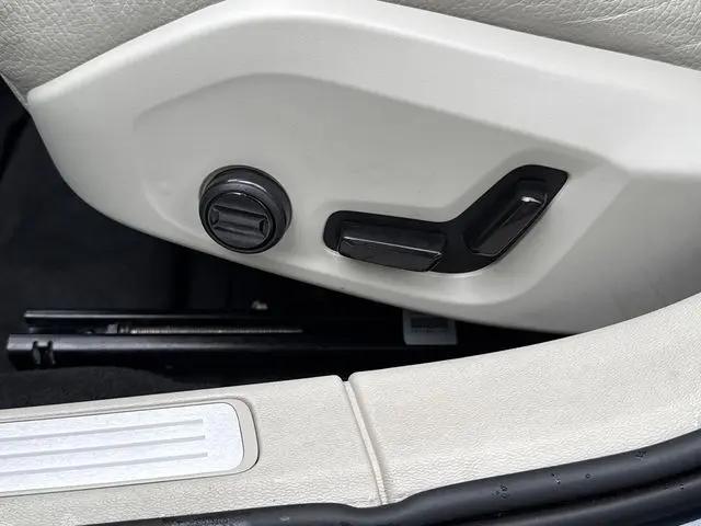 2025 Volvo V60 Cross Country Plus, B5 AWD Gas (mild hybrid)