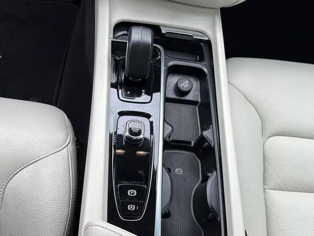 2025 Volvo V60 Cross Country Plus, B5 AWD Gas (mild hybrid)