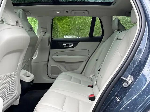2025 Volvo V60 Cross Country Plus, B5 AWD Gas (mild hybrid)