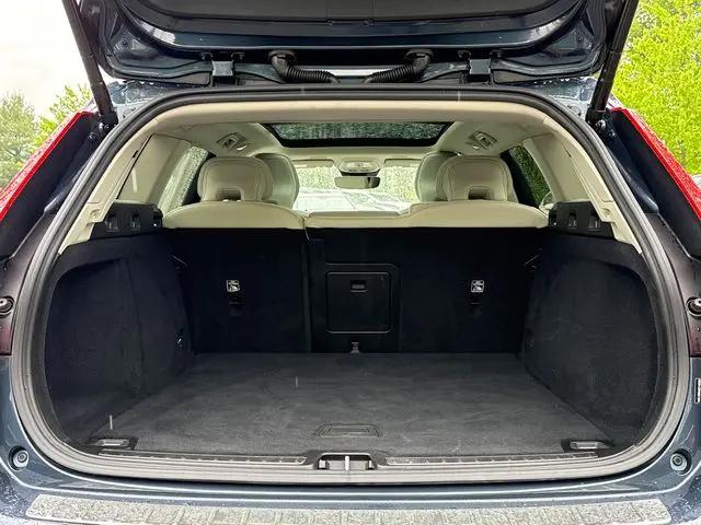 2025 Volvo V60 Cross Country Plus, B5 AWD Gas (mild hybrid)