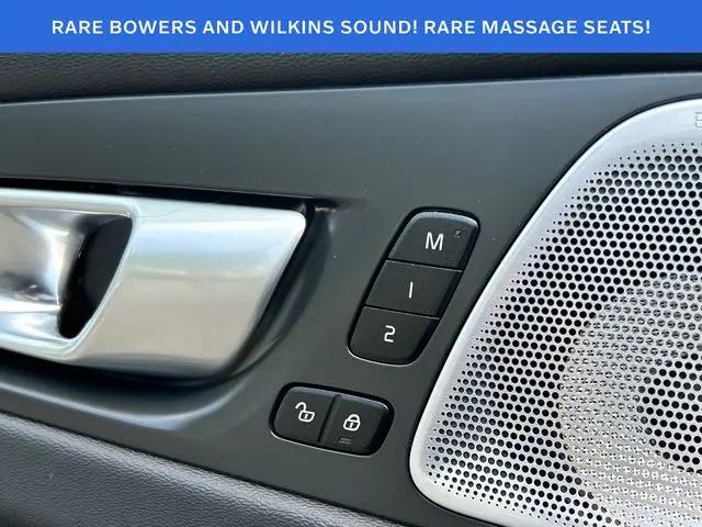 2024 Volvo XC60 Recharge T8 Ultimate Black Edition