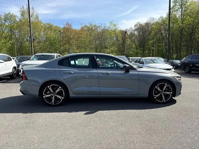 2024 Volvo S60 B5 Core Dark Theme