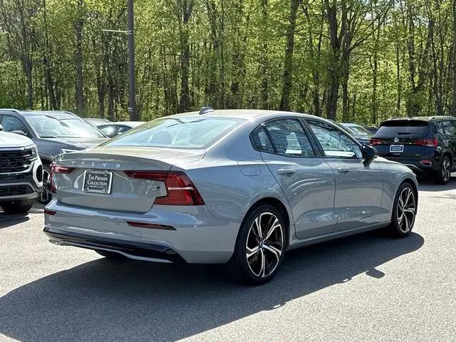 2024 Volvo S60 B5 Core Dark Theme