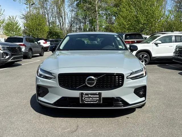 2024 Volvo S60 B5 Core Dark Theme