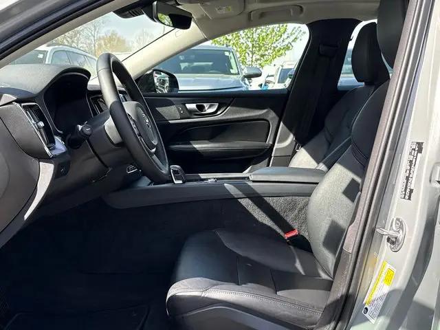 2024 Volvo S60 B5 Core Dark Theme