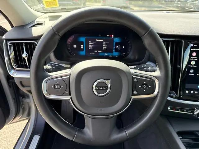 2024 Volvo S60 B5 Core Dark Theme