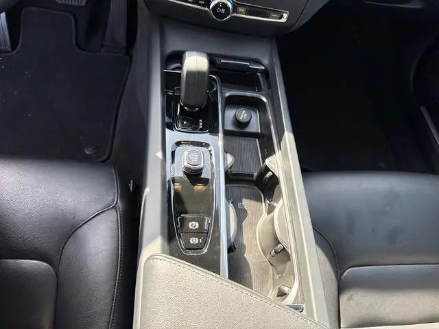 2024 Volvo S60 B5 Core Dark Theme