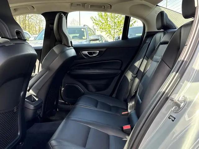 2024 Volvo S60 B5 Core Dark Theme
