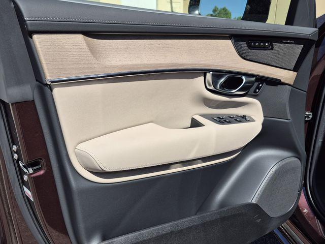 2026 Volvo XC90 Plug-In Hybrid Ultra Dark Theme, T8 AWD, Electric/Gasoline, 6 Seats