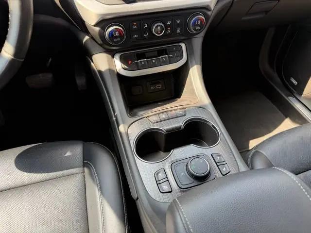 2023 GMC Acadia AWD SLT