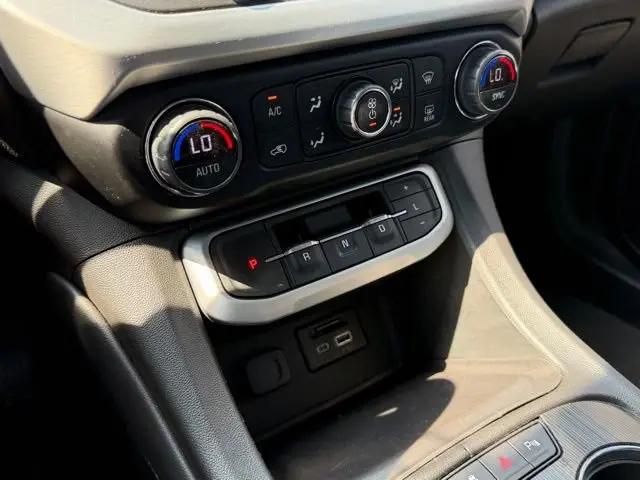 2023 GMC Acadia AWD SLT