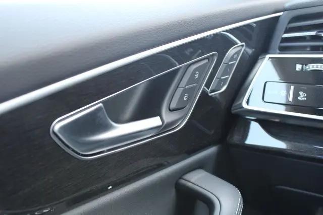2026 Audi Q8 Premium Plus 55 TFSI quattro Tiptronic