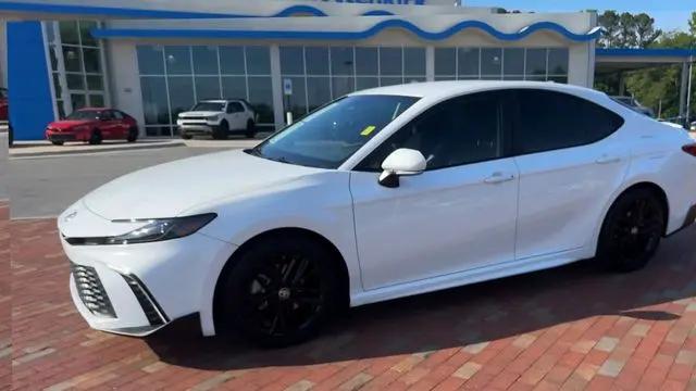 2025 Toyota Camry SE