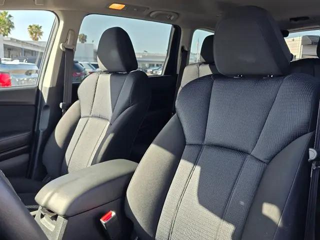 2024 Subaru Ascent Base 8-Passenger
