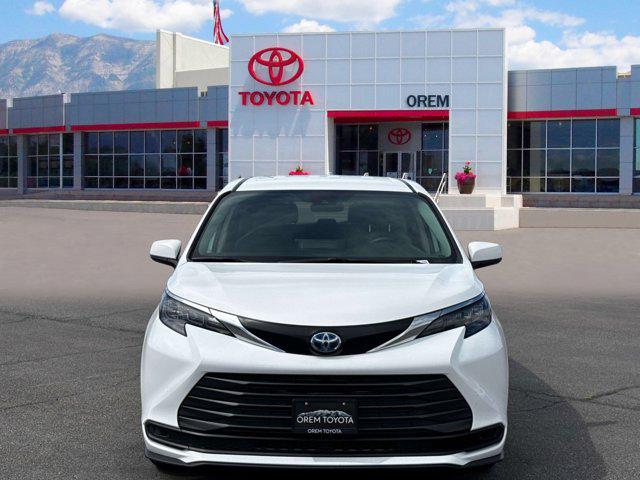 2024 Toyota Sienna LE