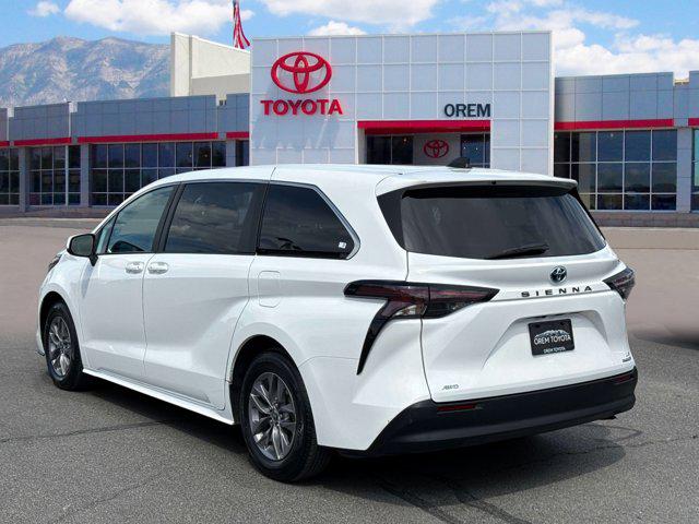 2024 Toyota Sienna LE