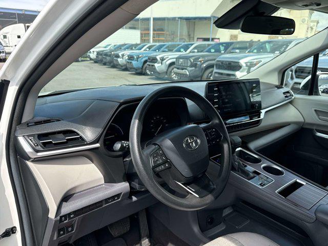 2024 Toyota Sienna LE