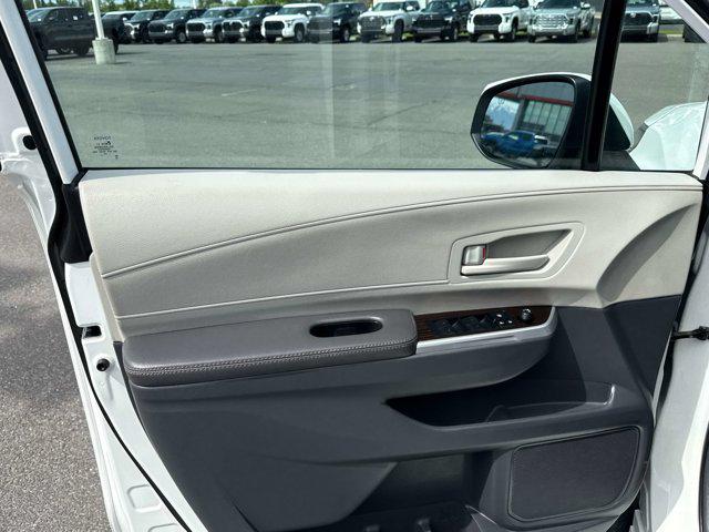 2024 Toyota Sienna LE