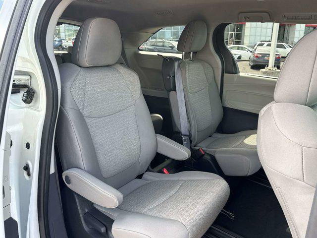 2024 Toyota Sienna LE