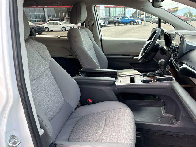 2024 Toyota Sienna LE