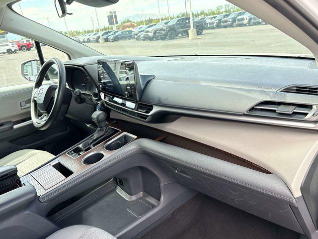 2024 Toyota Sienna LE