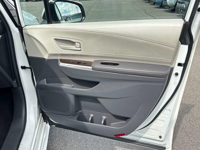2024 Toyota Sienna LE