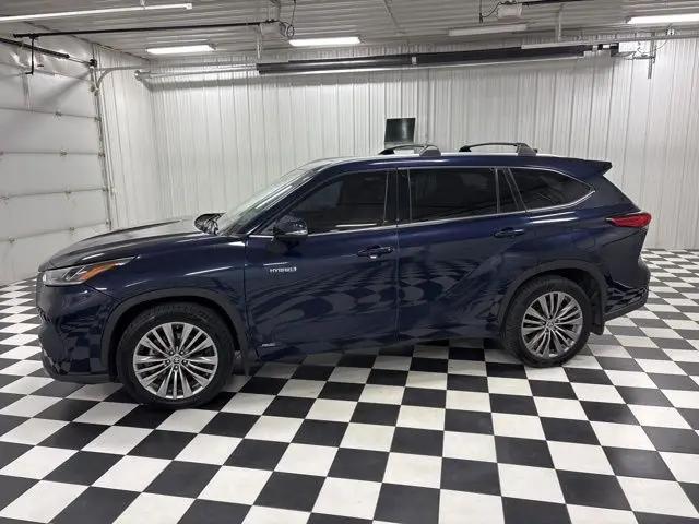 2021 Toyota Highlander Hybrid Platinum for sale in Rochester, MN