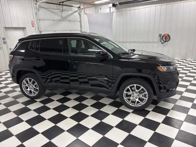 2024 Jeep Compass Latitude Lux FWD