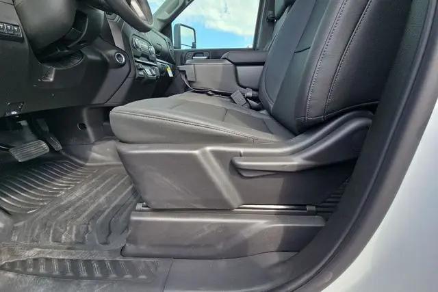 2026 GMC Sierra 2500HD Crew Cab, Long Bed, Pro, 4WD
