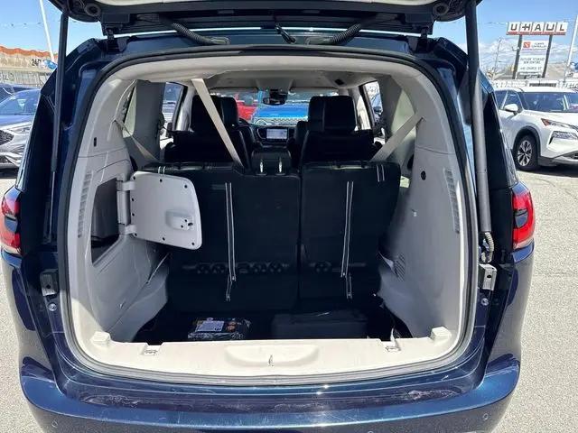2024 Chrysler Pacifica Hybrid Select