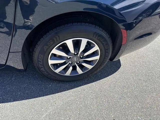 2024 Chrysler Pacifica Hybrid Select