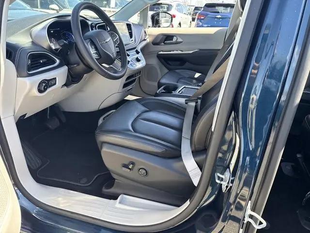 2024 Chrysler Pacifica Hybrid Select