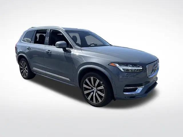 2023 Volvo XC90 B5 Plus