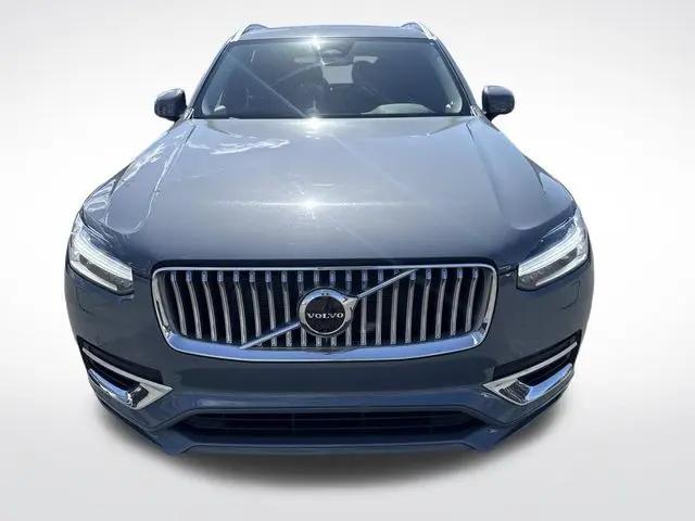 2023 Volvo XC90 B5 Plus