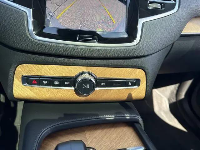 2023 Volvo XC90 B5 Plus