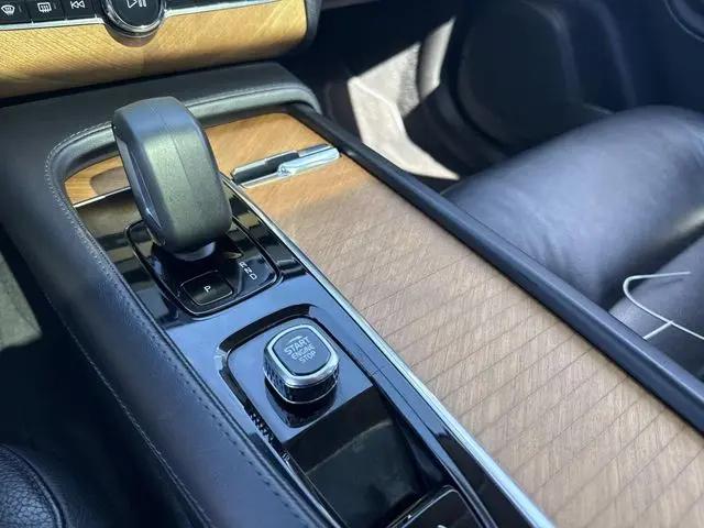 2023 Volvo XC90 B5 Plus