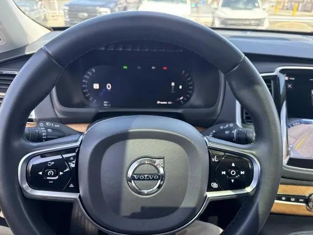 2023 Volvo XC90 B5 Plus