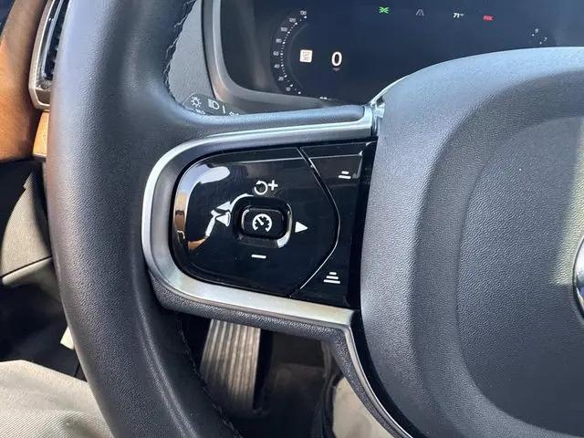 2023 Volvo XC90 B5 Plus