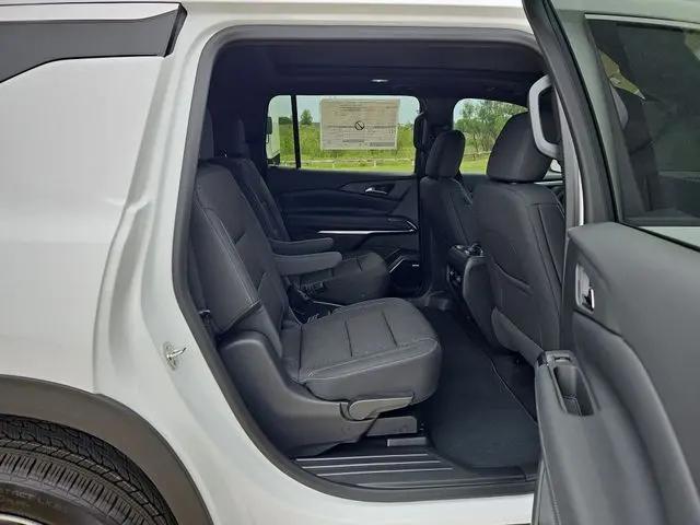 2026 Chevrolet Traverse AWD LT