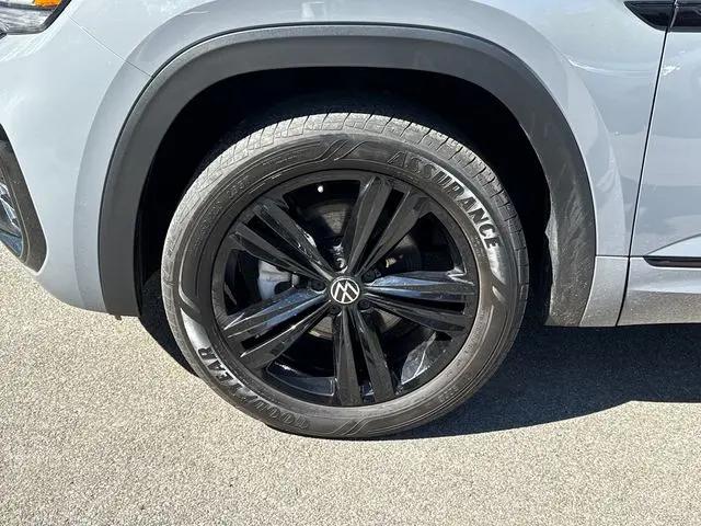 2023 Volkswagen Atlas Cross Sport 3.6L V6 SEL R-Line Black