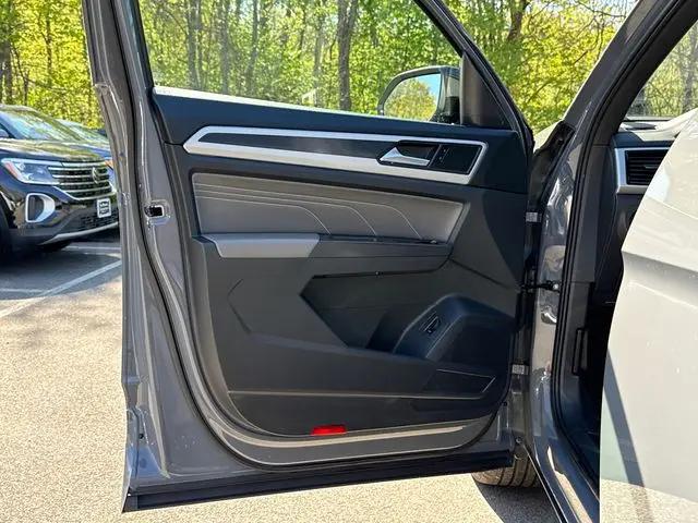 2023 Volkswagen Atlas Cross Sport 3.6L V6 SEL R-Line Black