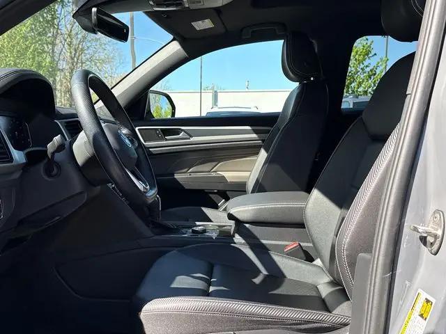 2023 Volkswagen Atlas Cross Sport 3.6L V6 SEL R-Line Black