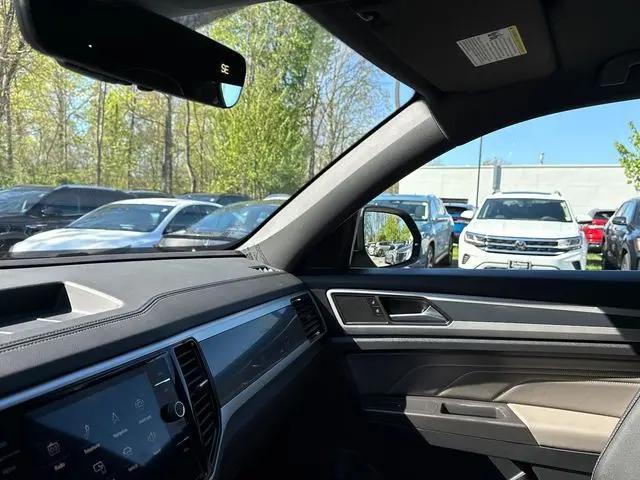 2023 Volkswagen Atlas Cross Sport 3.6L V6 SEL R-Line Black