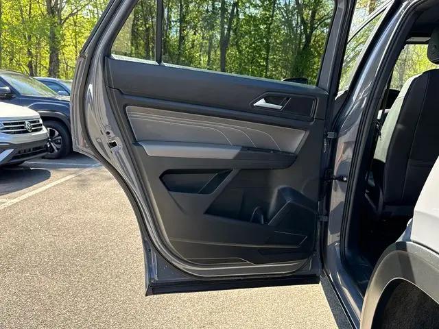 2023 Volkswagen Atlas Cross Sport 3.6L V6 SEL R-Line Black