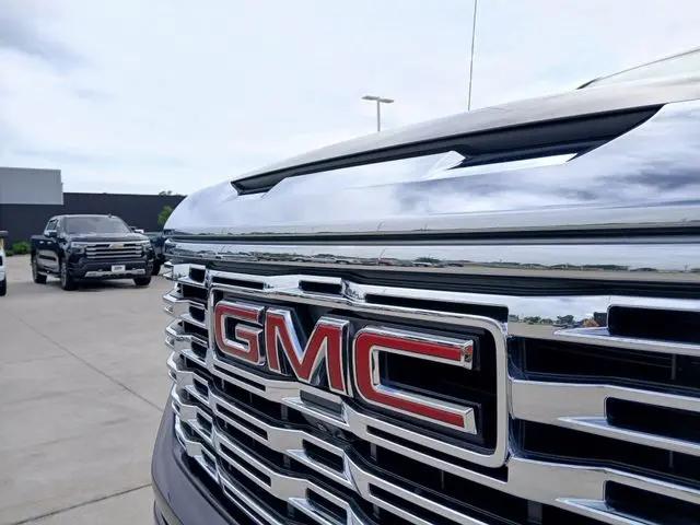 2023 GMC Sierra 1500 4WD Crew Cab Short Box Denali