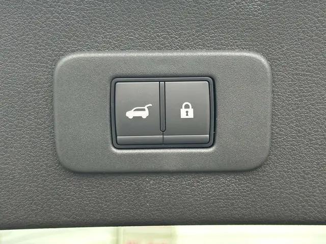 2026 Nissan LEAF PLATINUM+