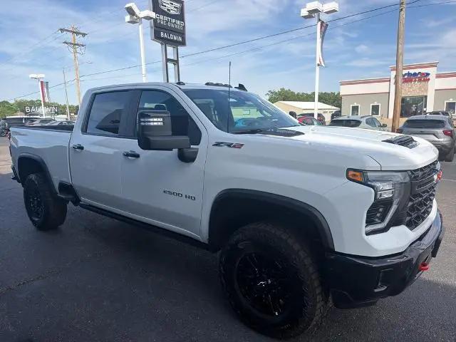 2026 Chevrolet Silverado 2500HD Crew Cab, Standard Bed, XR2, 4WD
